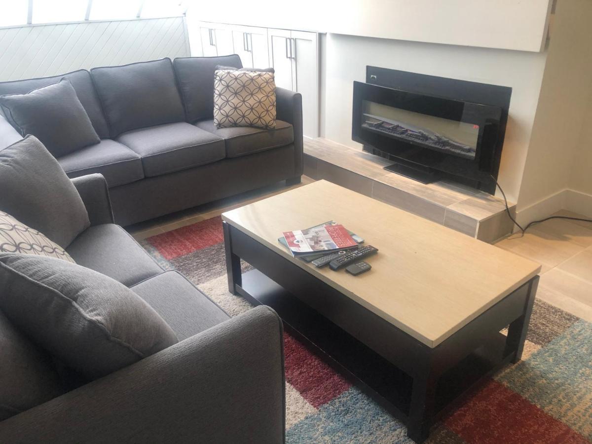 Hearthstone Lodge Loft, Village Centre, Private Hot Tub, Sleeps 6 ウィスラー エクステリア 写真